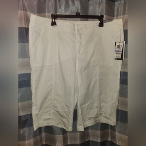 NWT 18 Style & Co White Bermuda Shorts, Skimmer, Mid Rise, Tummy Control, Plus
